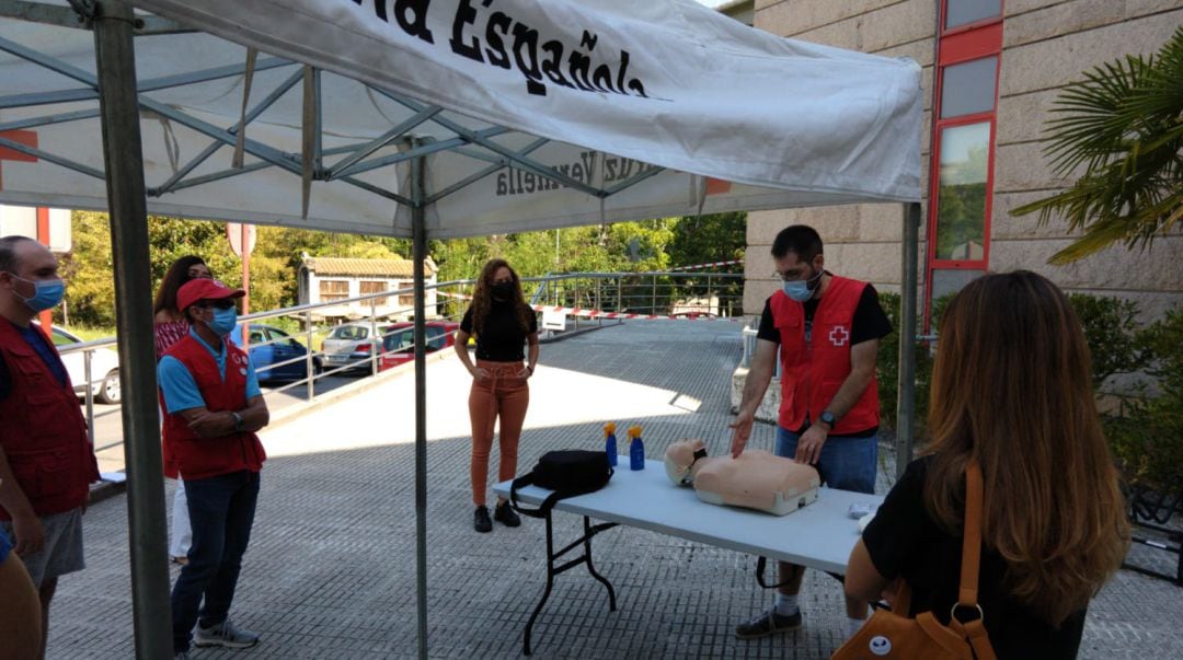 Clase de primeros auxilios impartida por la Cruz Roja