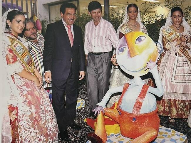 Momento de la entrega de las esculturas en 2009 al centro de Salud de Vall d'Alba. Fuente: Ayuntamiento de Vall d'Alba