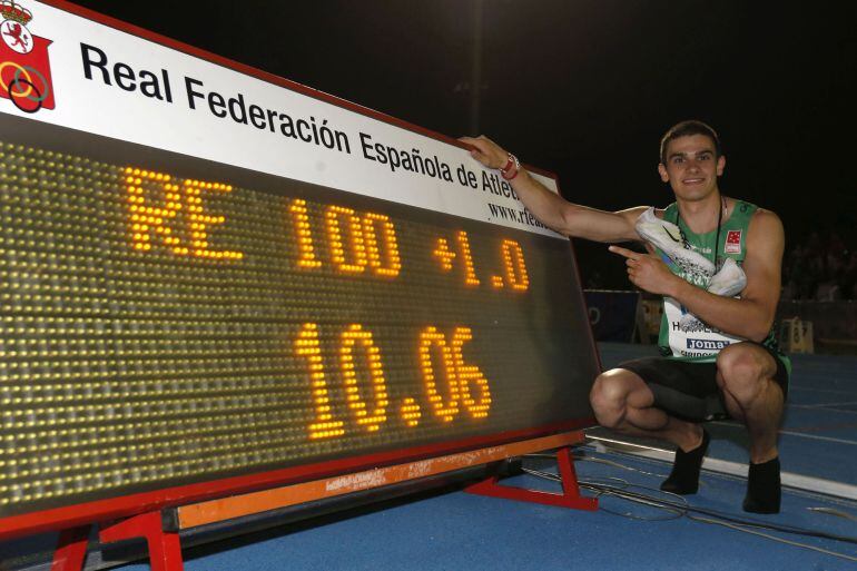 El atleta español Bruno Hortelano celebra su victoria en la prueba de 100 metros, batiendo el récord de España con una marca de 10.06.