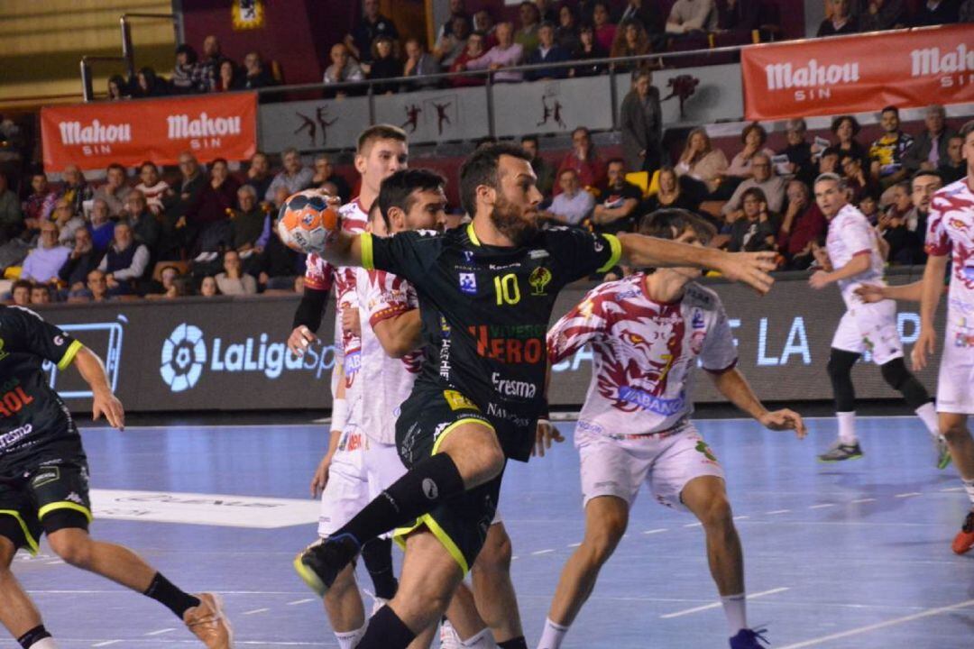 Partido de Balonmano Nava ante Abanca León