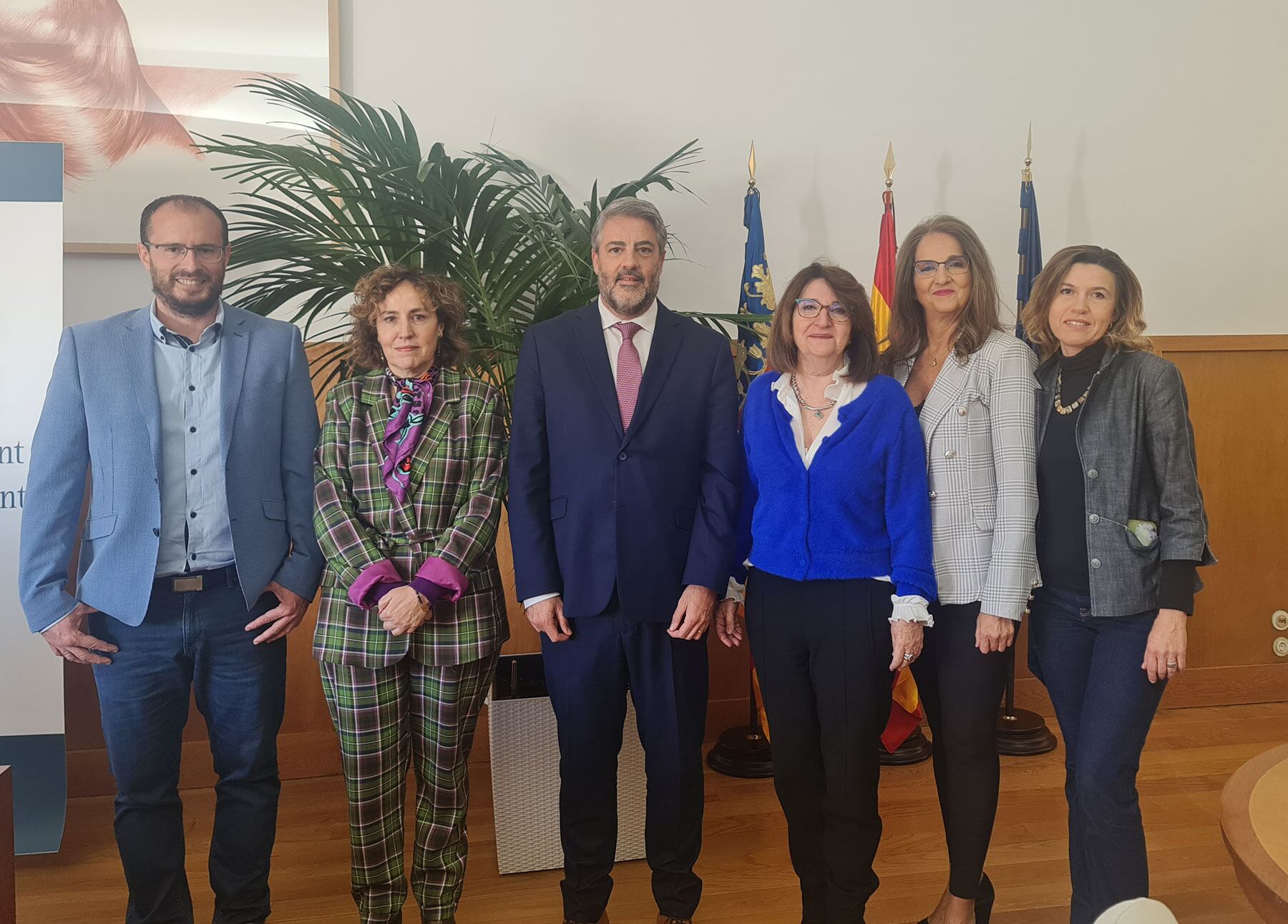 Los asistentes a la firma del convenio entre Universidad de Alicante y Cámara de Comercio de Alcoy