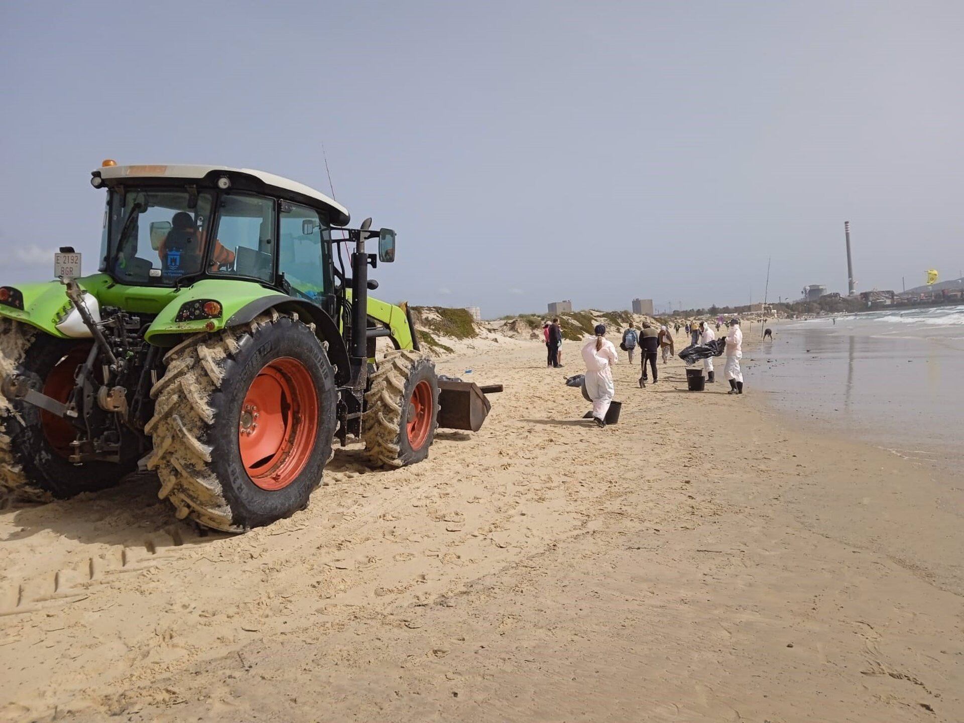 Trabajos en la playa del Rinconcillo