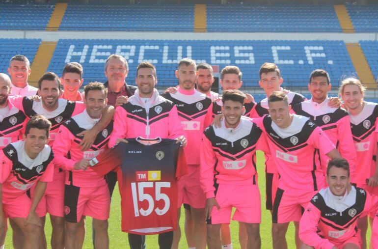 Falcón con la camiseta de 155 partidos