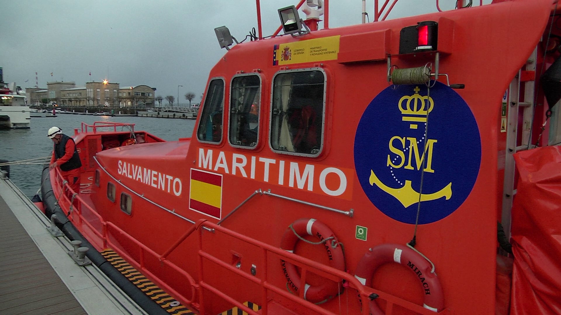 La embarcación Salvamar Mirach de Salvamento Marítimo en Vigo