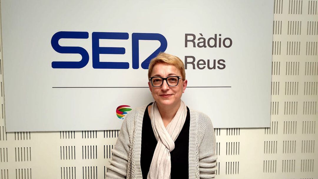 Aida Llunart als estudis de Ràdio Reus