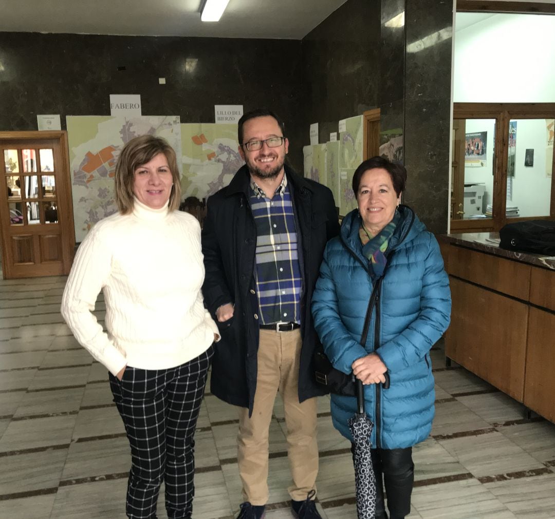 El director regional de Patrimonio en el ayuntamiento de Fabero con la alcaldesa