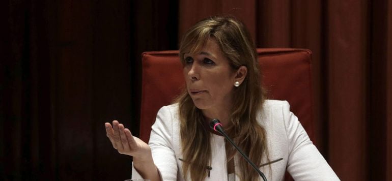 GRA005. BARCELONA, 10/05/2015.- La presidenta del PPC, Alícia Sánchez-Camacho, durante su comparecencia ante la comisión de investigación sobre el caso Pujol del Parlament de Cataluña, en una sesión dedicada a la agencia de detectives Método 3. EFE/Alberto Estévez