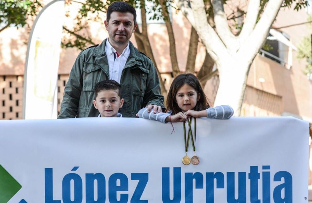 La familia López Urrutia disfrutando del mejor ciclismo.