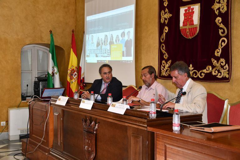 Un momento de una de las conferencias impartidas en el seminario sobre el brexit de los Cursos de Verano de la UCA en San Roque