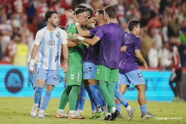 El guardameta del Málaga Alfonso Herrero, el protagonista del partido ante el Granada al parar un penalti al delantero Weissman
