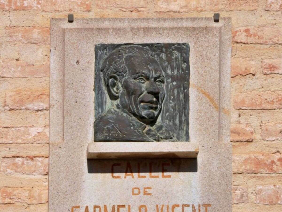 La calle de Carmelo Vicent, escultor y dibujante, hijo ilustre del poblado de Carpesa