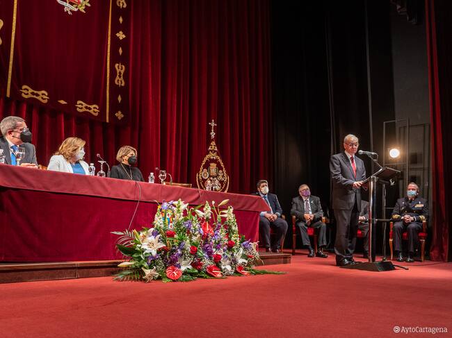 López Calderón recuerda su infancia en Cartagena en el pregón de la Semana Santa