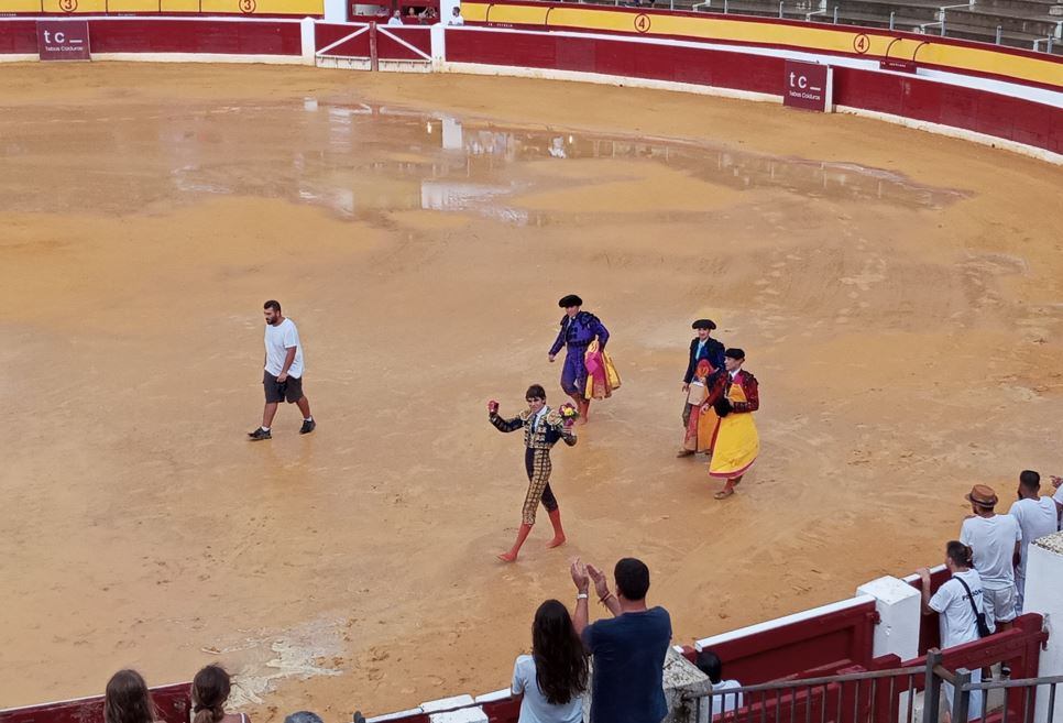 Jorge Mallén paseó una oreja en un ruedo impracticable