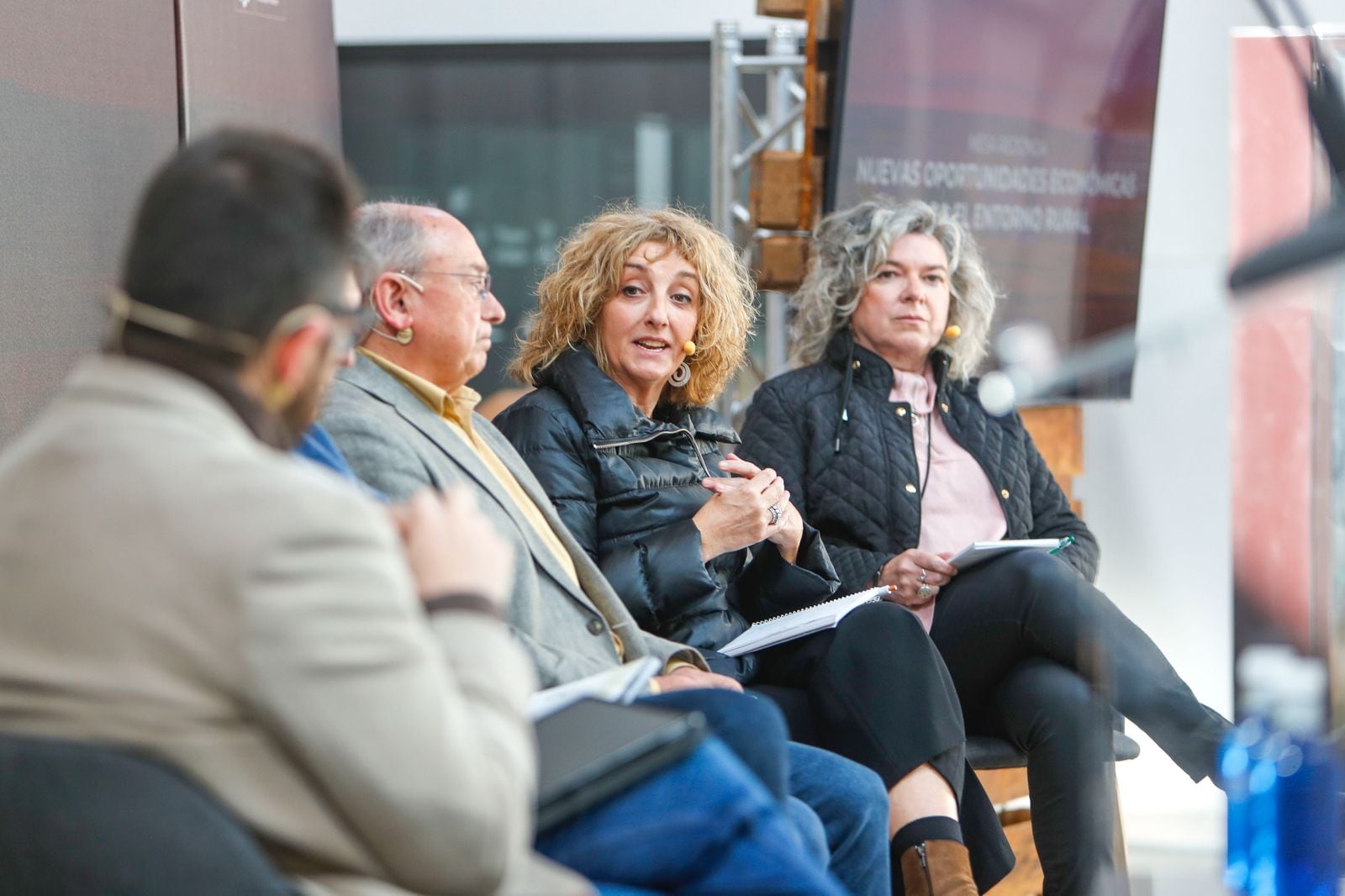 En imagen, Rafael Giménez, Cruz López y Trinidad Martínez, en la última mesa redonda del foro.