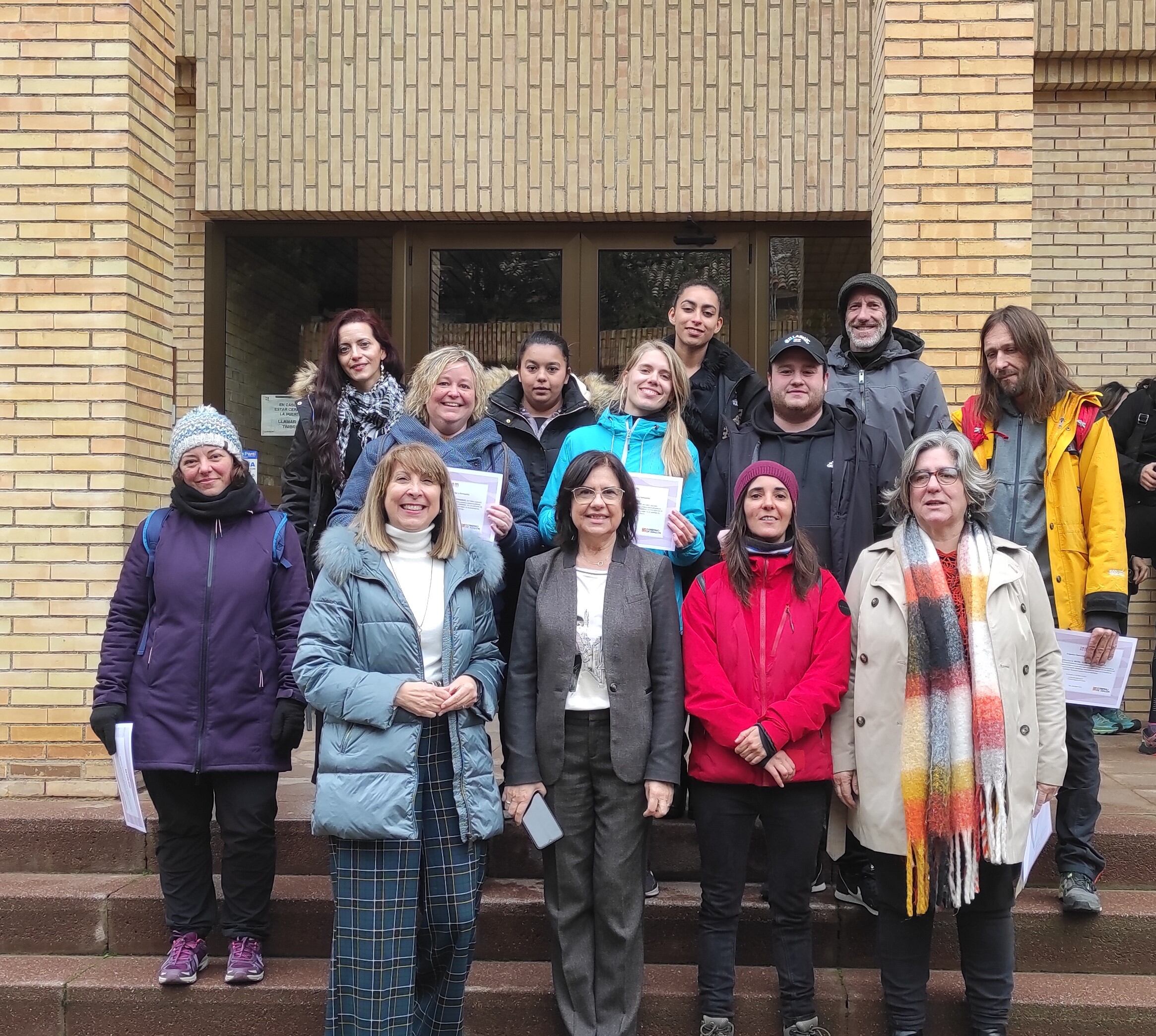 Foto grupo en la clausura del programa experiencial de jardinería de Sabiñanigo