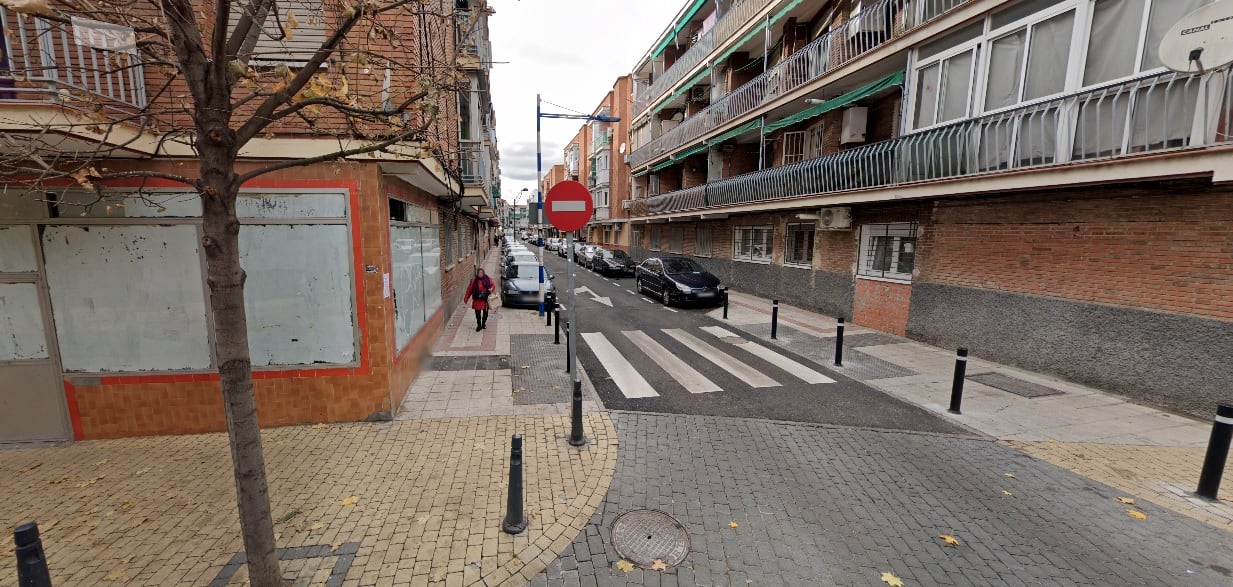 La calle Valdemoro en su cruce con la calle Perate