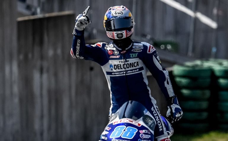 Jorge Martín celebra su victoria en Sachsenring para consolidarse como líder del Mundial de Moto3.