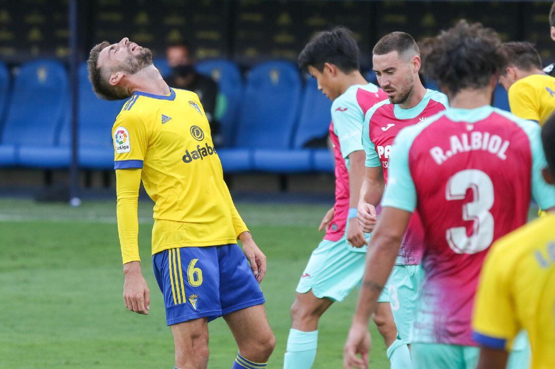 Jose Mari se lamenta en una acción ante el Villarreal