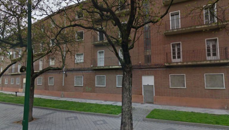 Casa cuartel de la calle Puente Colgante