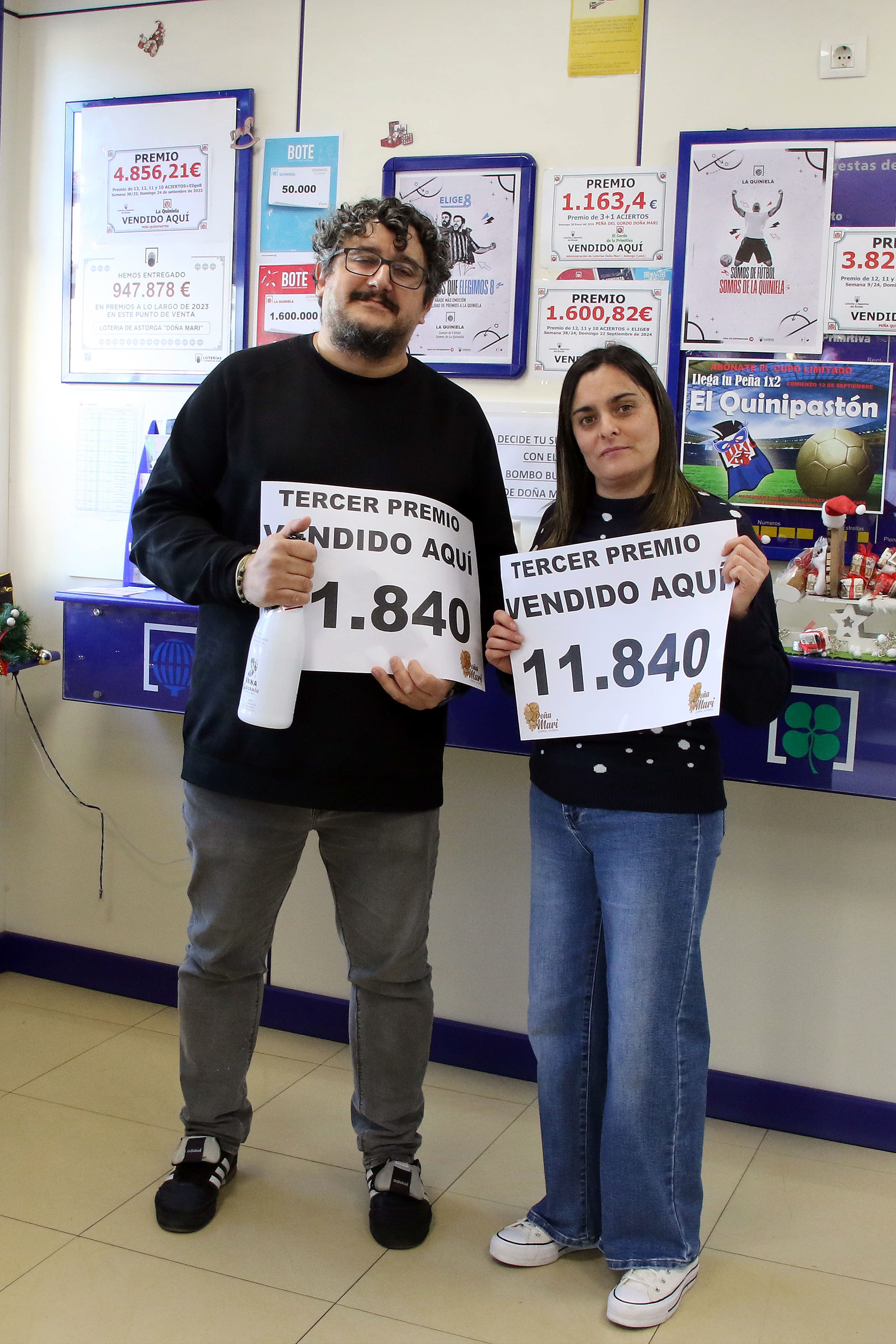 tercer premio de la Lotería Nacional, vendido en Astorga (León).EFE/J.Casares
