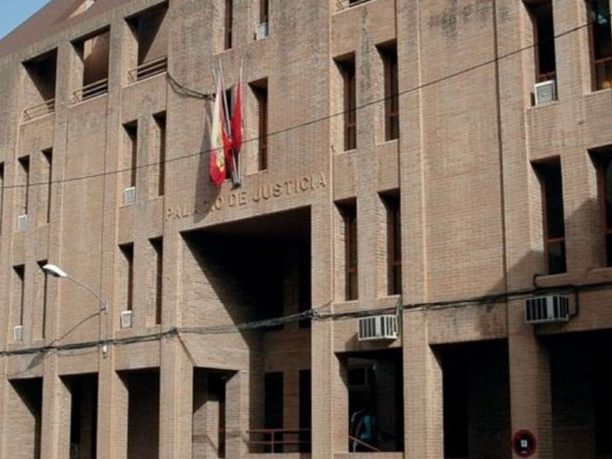 Dos detenidos en Elda acusados de agredir a una pareja por diferencias políticas