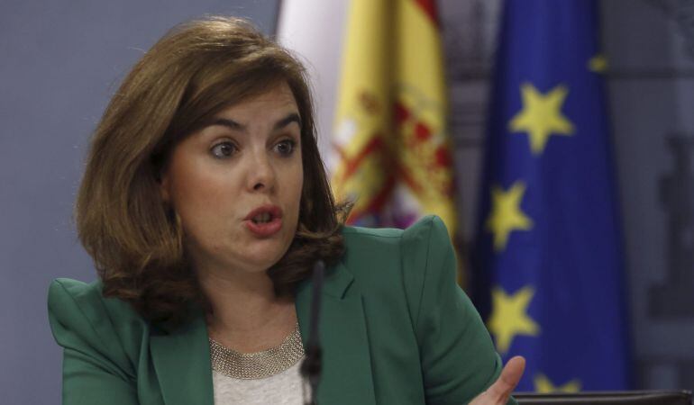 La vicepresidenta y portavoz del Gobierno, Soraya Sáenz de Santamaría, durante la rueda de prensa tras la reunión del Consejo de Ministros.