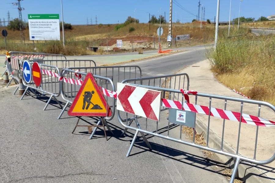 Corte de tráfico por las obras del punto limpio de Alcolea.
