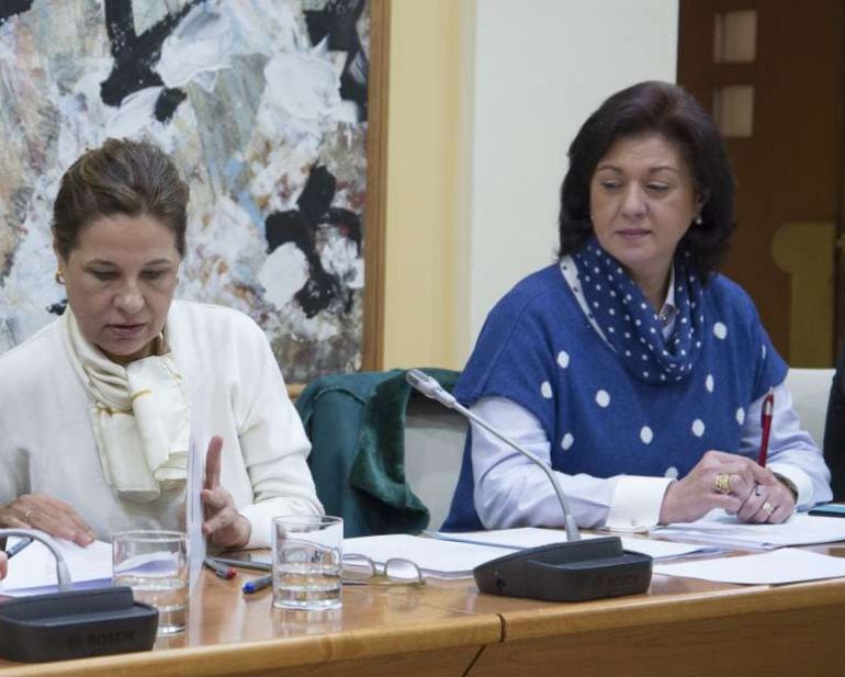 María Murillo, a la derecha, junto a la consejera Pilar Blanco