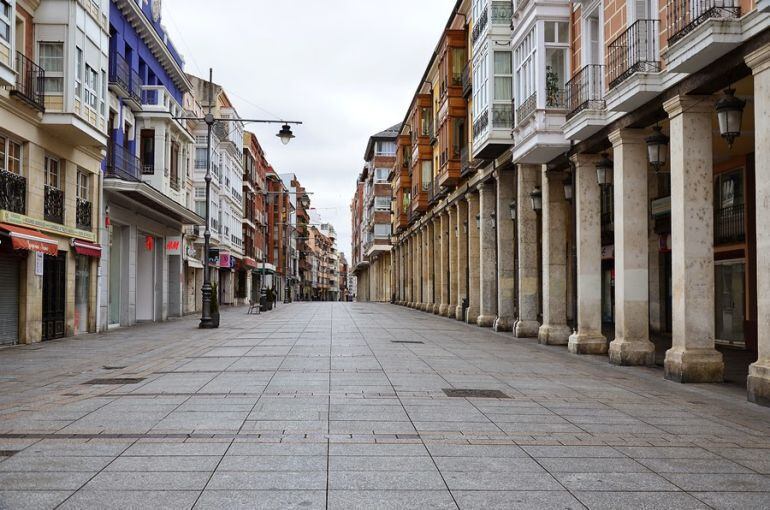 En la Calle Mayor de Palencia hay ahora mismo hasta 45 locales vacíos