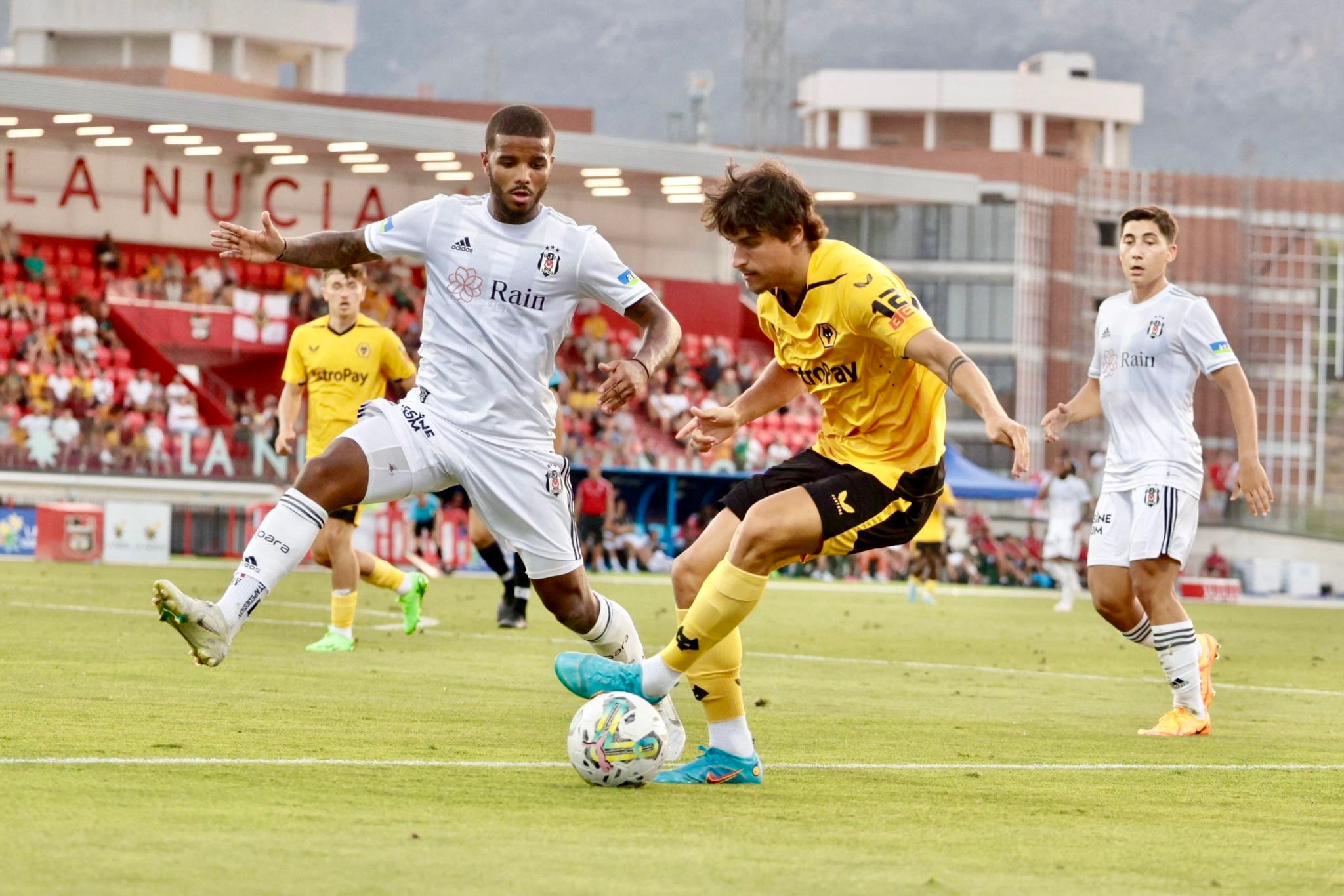El Wolverhampton vence 3-0 al Besiktas y gana la “I La Nucía Summer Cup”