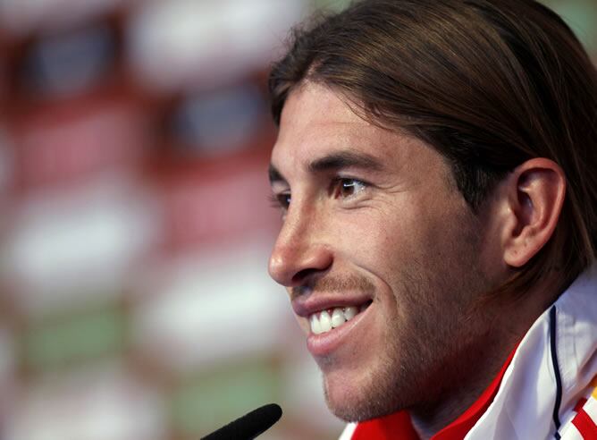 Sergio Ramos sonríe durante la rueda de prensa