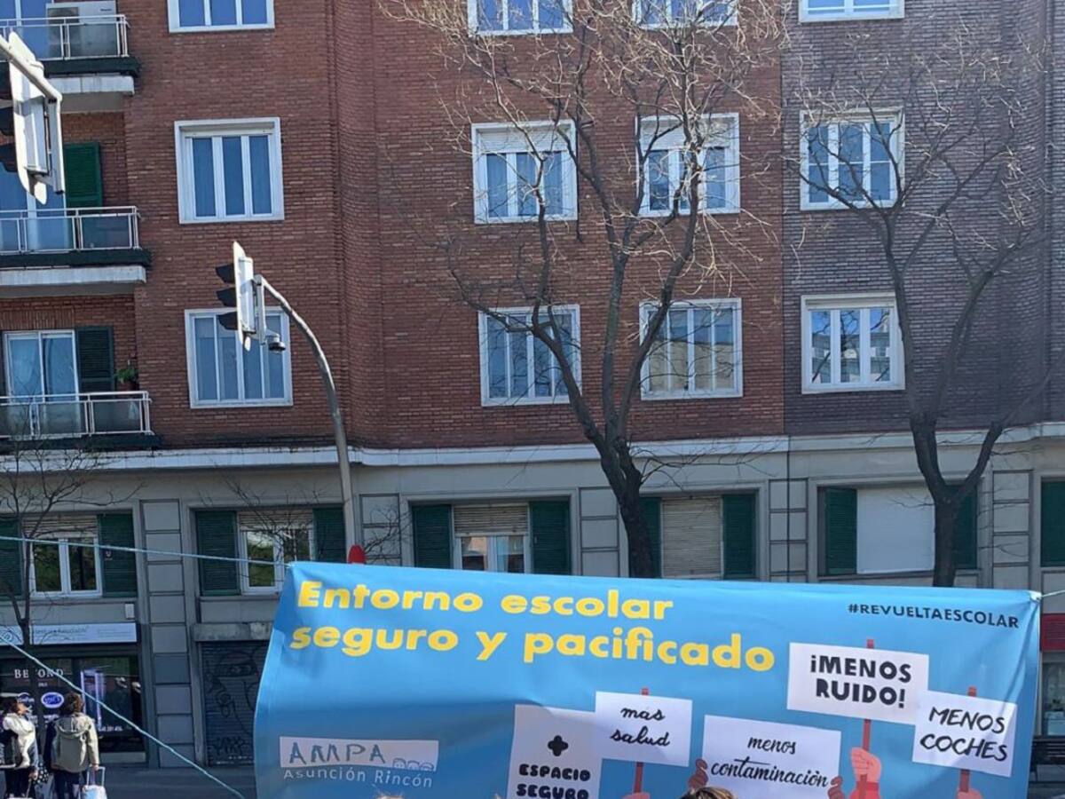 Más niños en lugar de coches: las familias de Madrid piden calles más seguras para sus hijos