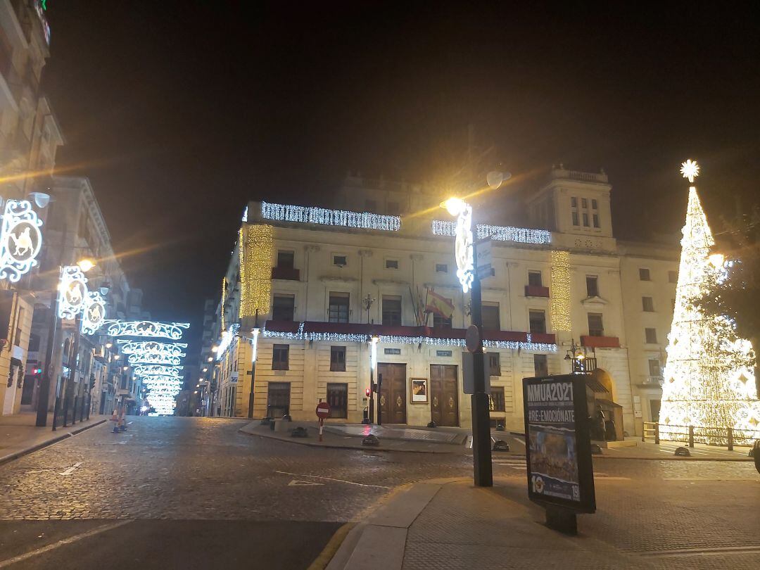 La plaza de España, por segundo año consecutivo y por la pandemia del coronavirus, no acogerá la fiesta de Nochevieja.