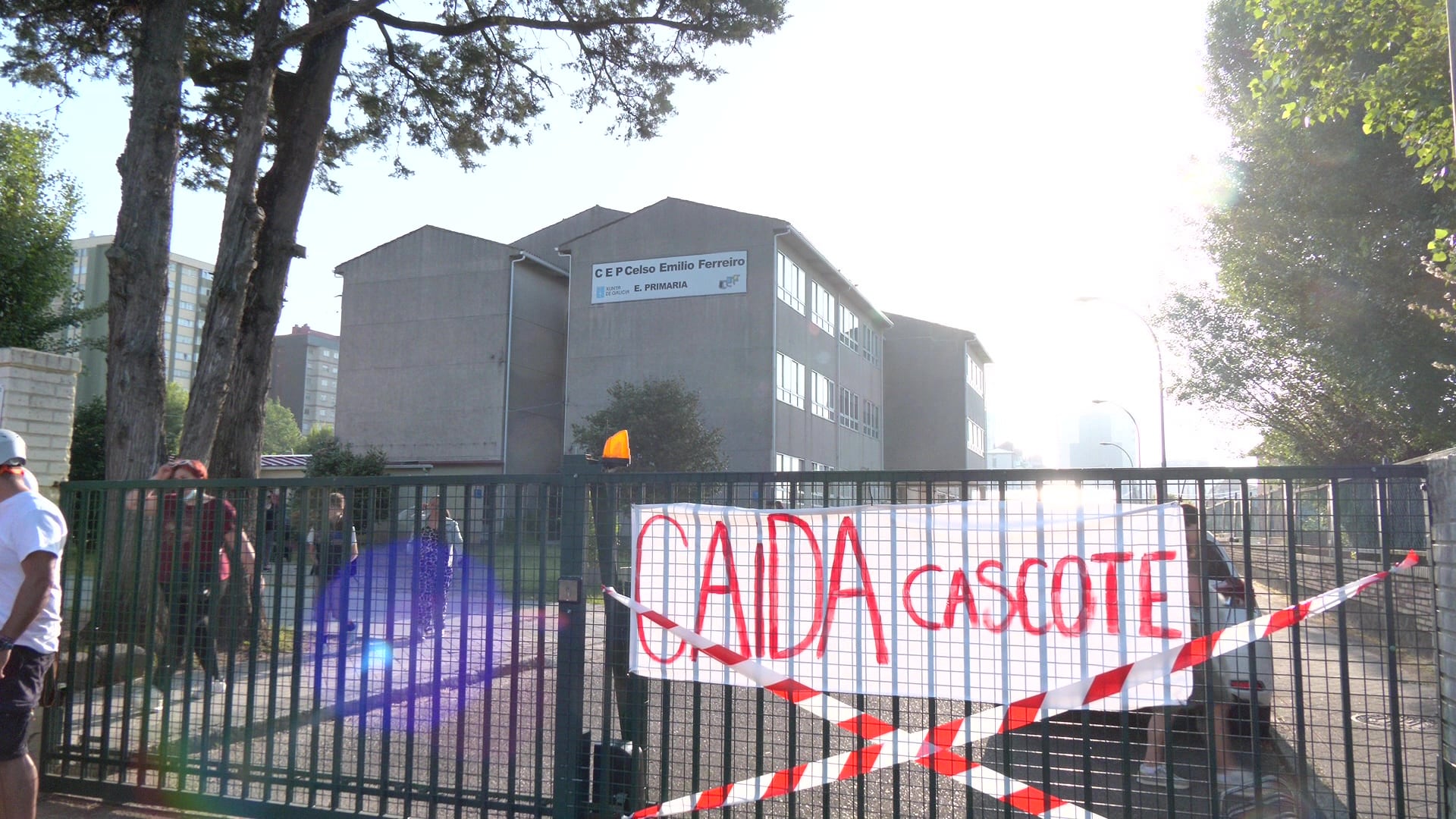 Imagen de las protestas en el CEP Celso Emilio Ferreiro de Vigo por la situación en la que se encuentra la cubierta del colegio