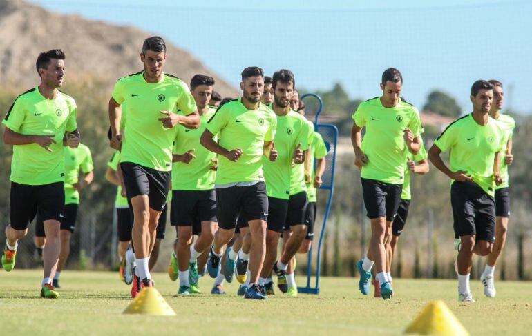 Los jugadores del Hércules durante un entrenamiento esta semana en Foncalent