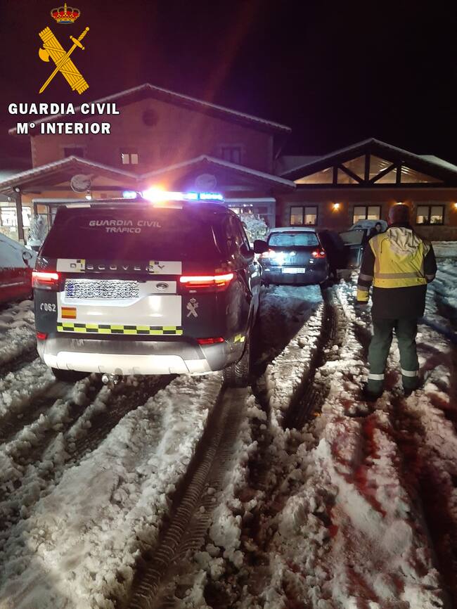 Los vehículos fueron acompañados por la Guardia Civil hasta Reinosa.