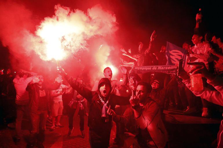 Aficionados del Marsella celebran el pase a la final ante el Salzburgo. 