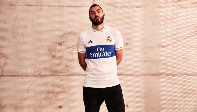 Benzema luce la camiseta &#039;Icon Jersey&#039; del Real Madrid