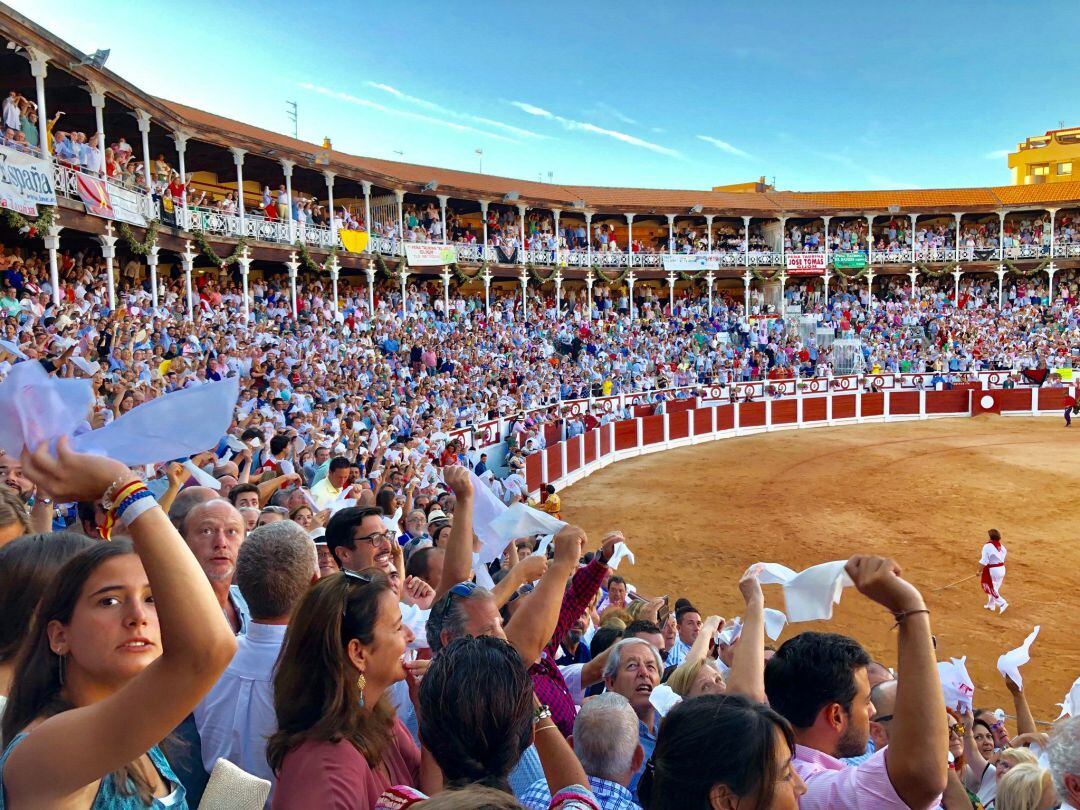 Plaza de Toros de El Bibio durante una corrida anterior a la pandemia. 