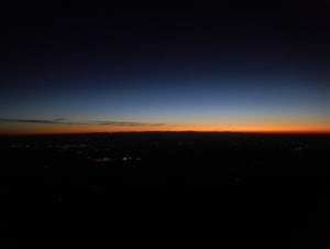 Así se ven las primeras luces del día en la cima del monte