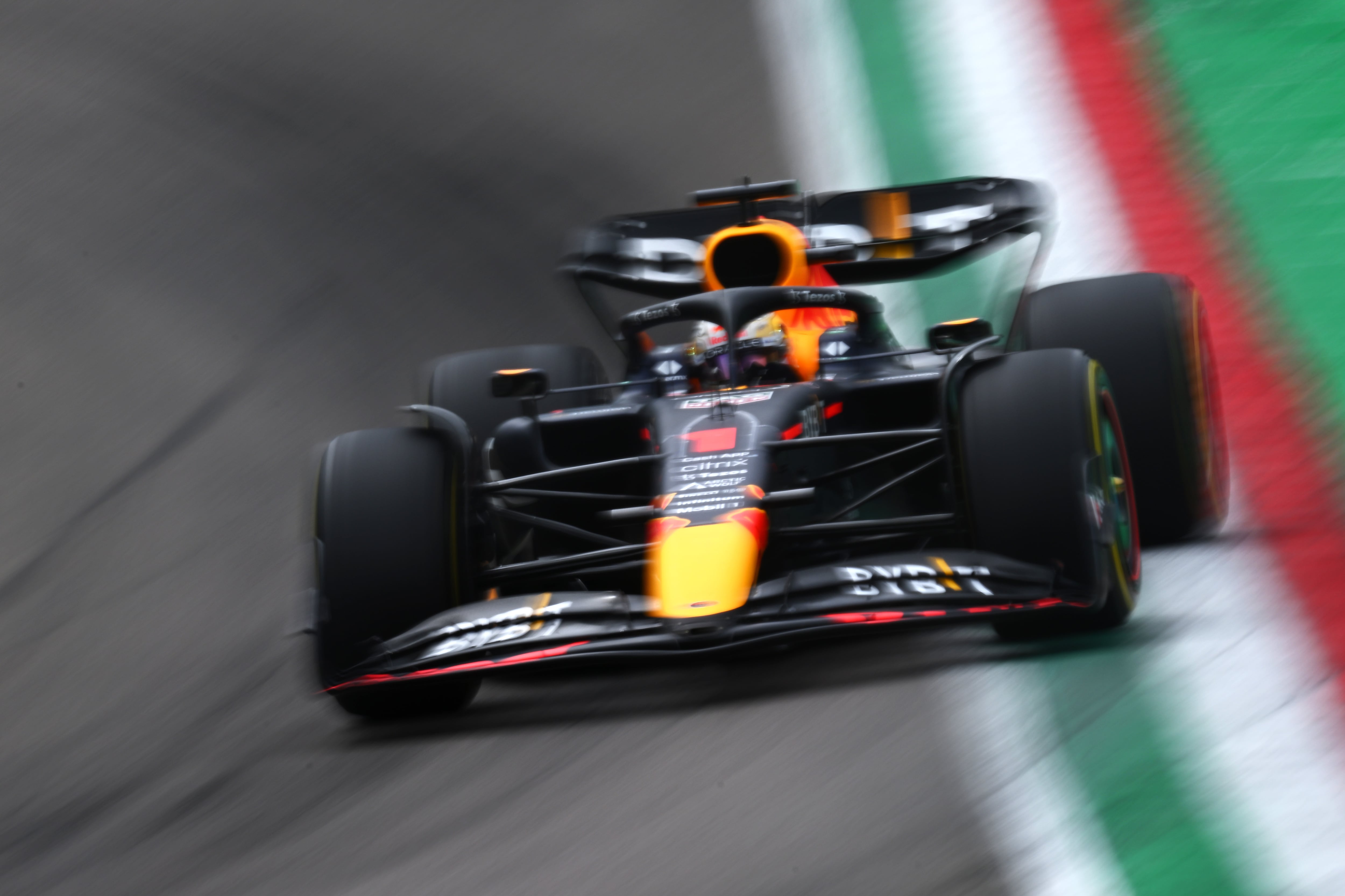 Max Verstappen durante la clasificación del Gran Premio de la Emilia-Romaña