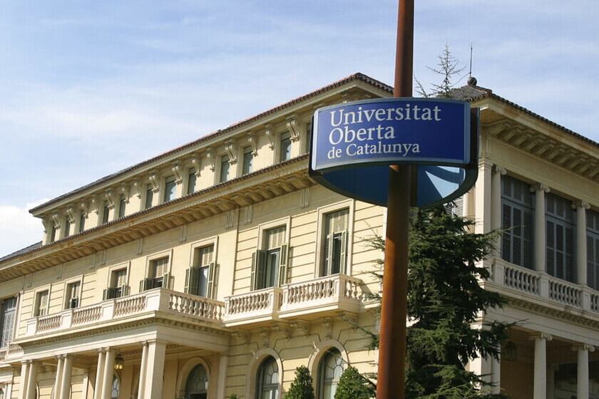 Fachada principal de la universidad privado de Cataluña