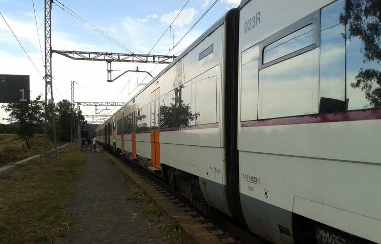 Ara mateix s&#039;ha de saltar per baixar del tren.