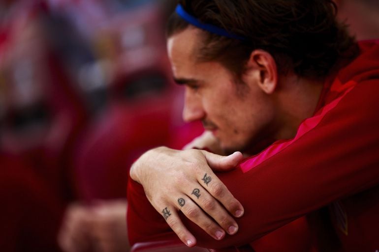 Griezmann luce en su mano derecha la palabra &#039;esperanza&#039; en inglés