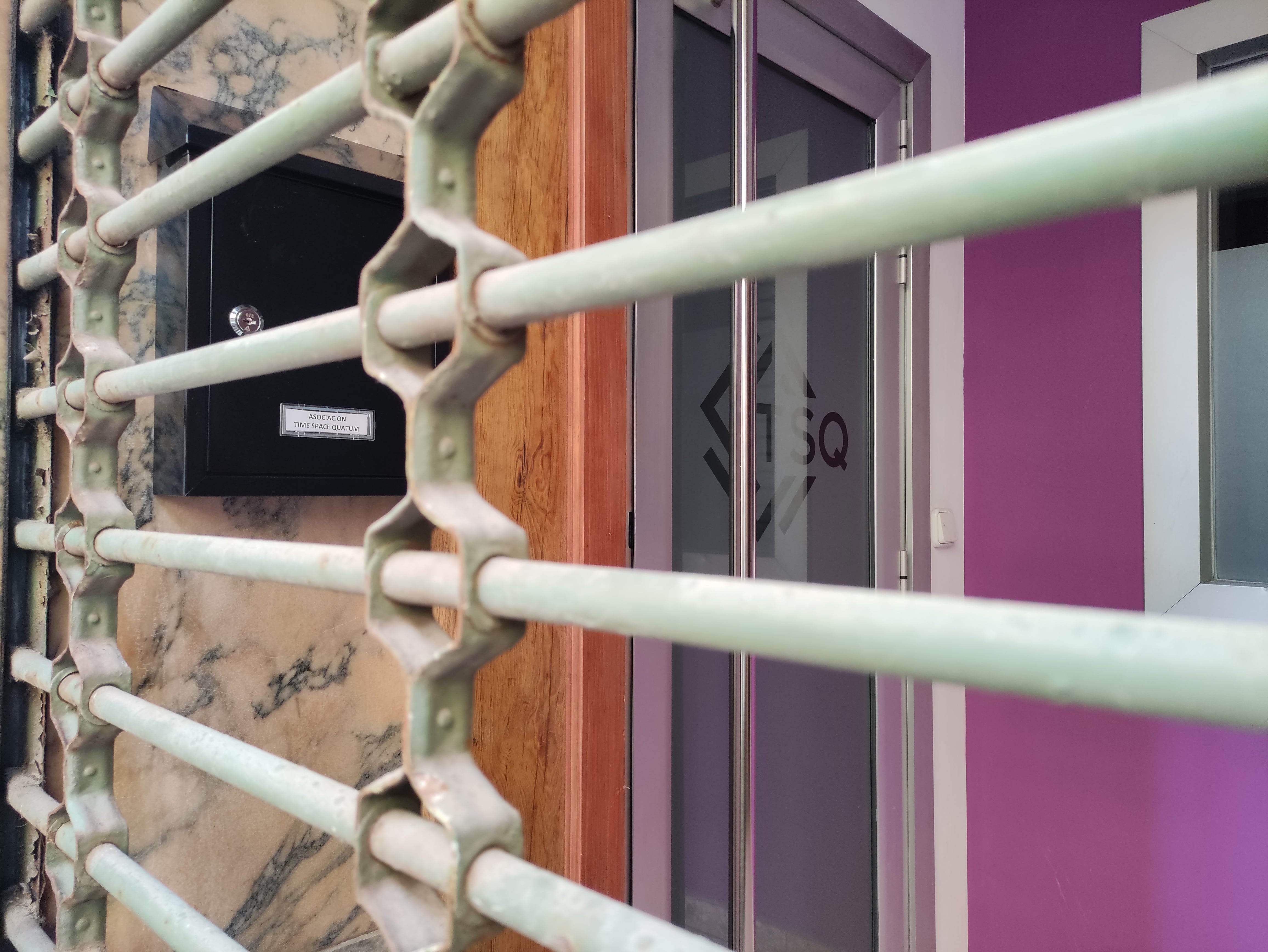 El local de TSQ en Bellreguard, cerrado en horario de oficina