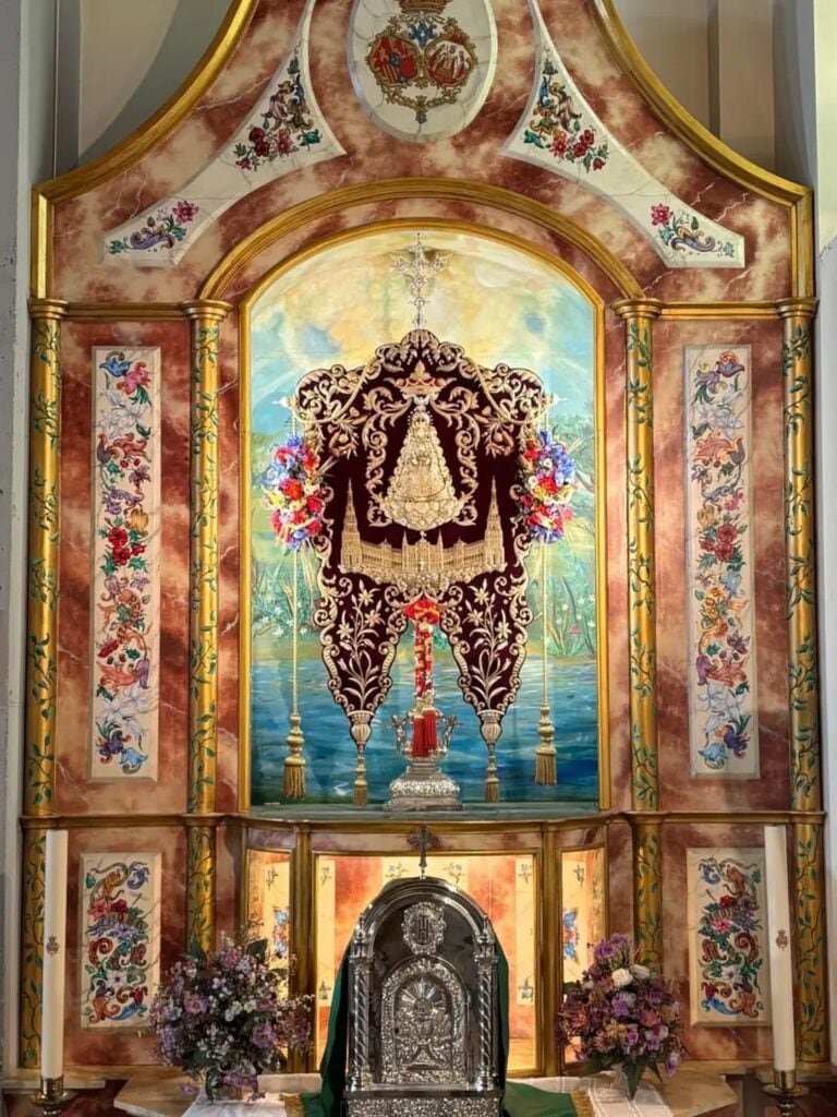 Imagen del Simpecado de Sevilla Sur