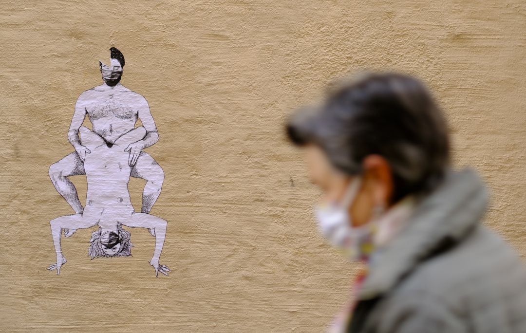 Una pintada de contenido sexual aparecida en una calle Bruselas.