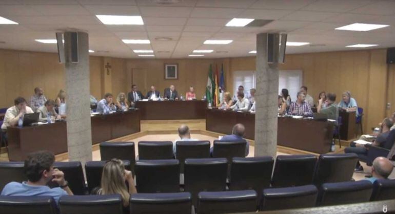 Sesión plenaria en el Ayuntamiento de Roquetas de Mar.