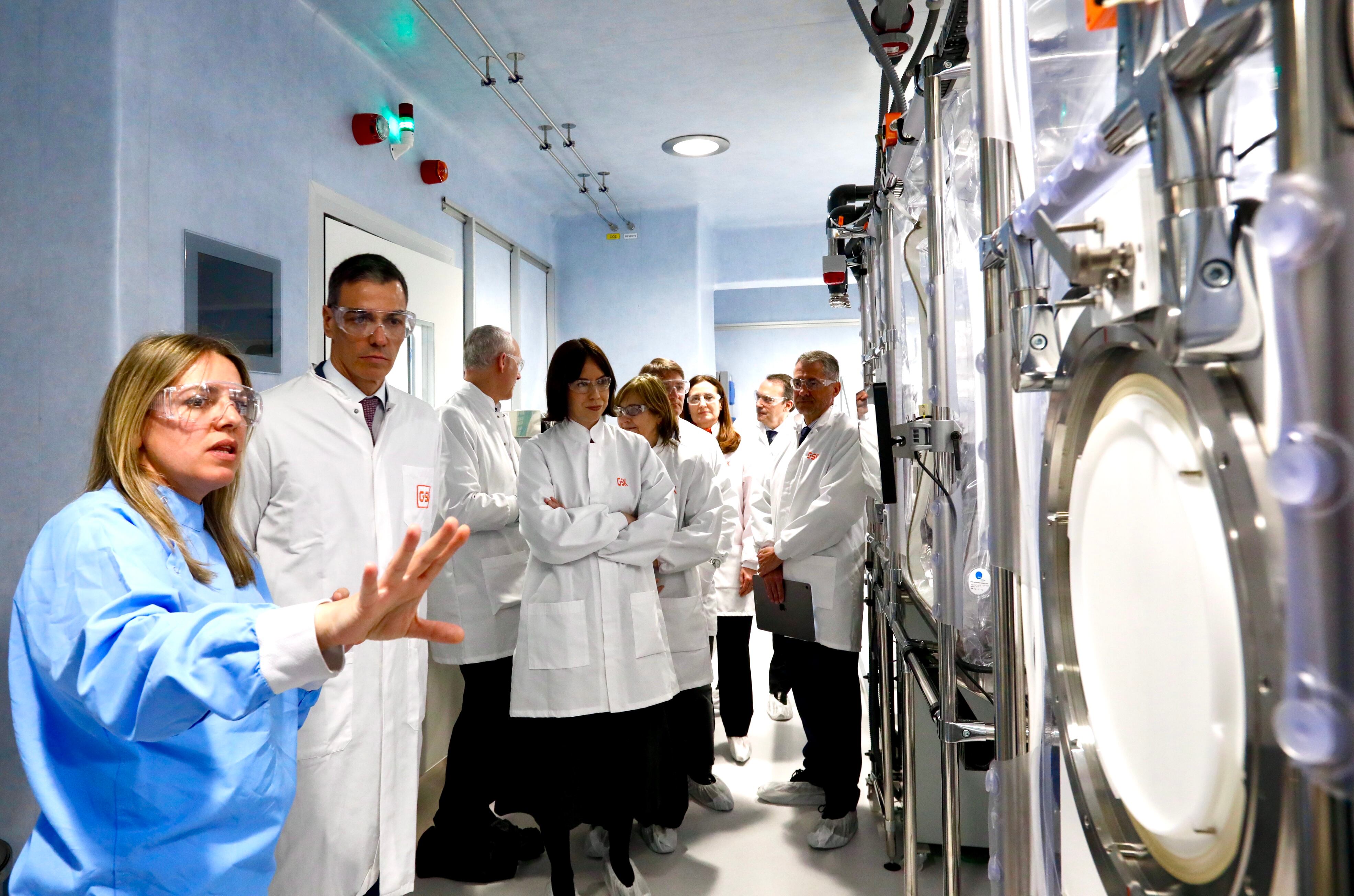 Pedro Sánchez visita en Tres Cantos el primer laboratorio de máxima bioseguridad en España (GSK)