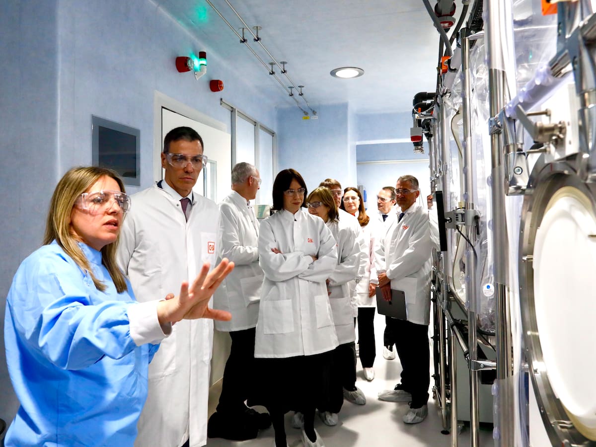Pedro Sánchez visita en Tres Cantos el primer laboratorio de máxima bioseguridad en España (GSK)